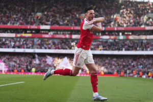 premier league arsenal bat newcastle et se qualifie pour la ligue des champions