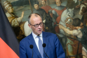 ukraine merz les dirigeants de lue et moi parlerons avec trump avant son appel a poutine