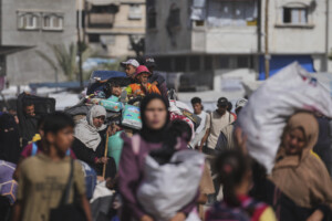 moyen orient israel cinq camions daide humanitaire sont entres a gaza