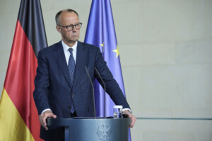 ukraine merz apres avoir parle avec trump meloni et dautres dirigeants poutine doit accepter un cessez le feu