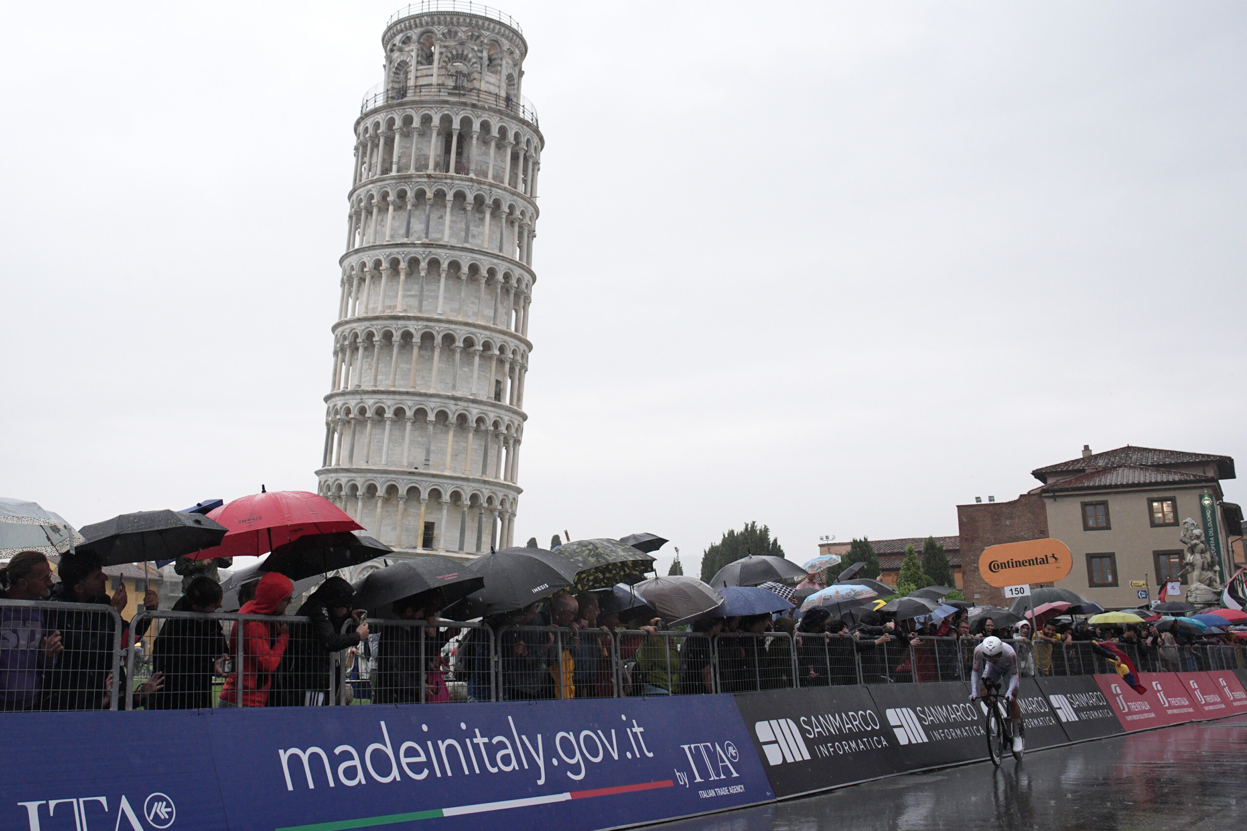 giro ditalia hoole remporte la 10e etape del toro conserve le maillot rose scaled