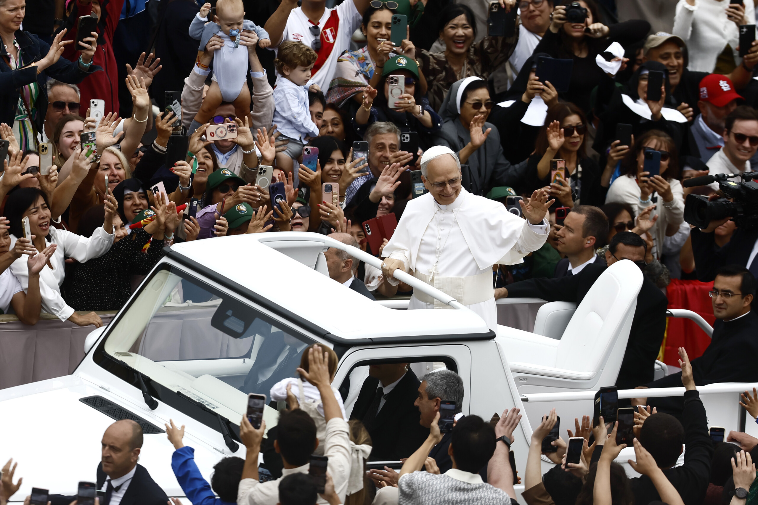 le pape un monde blesse par la haine et la guerre nous sommes appeles a construire la paix scaled