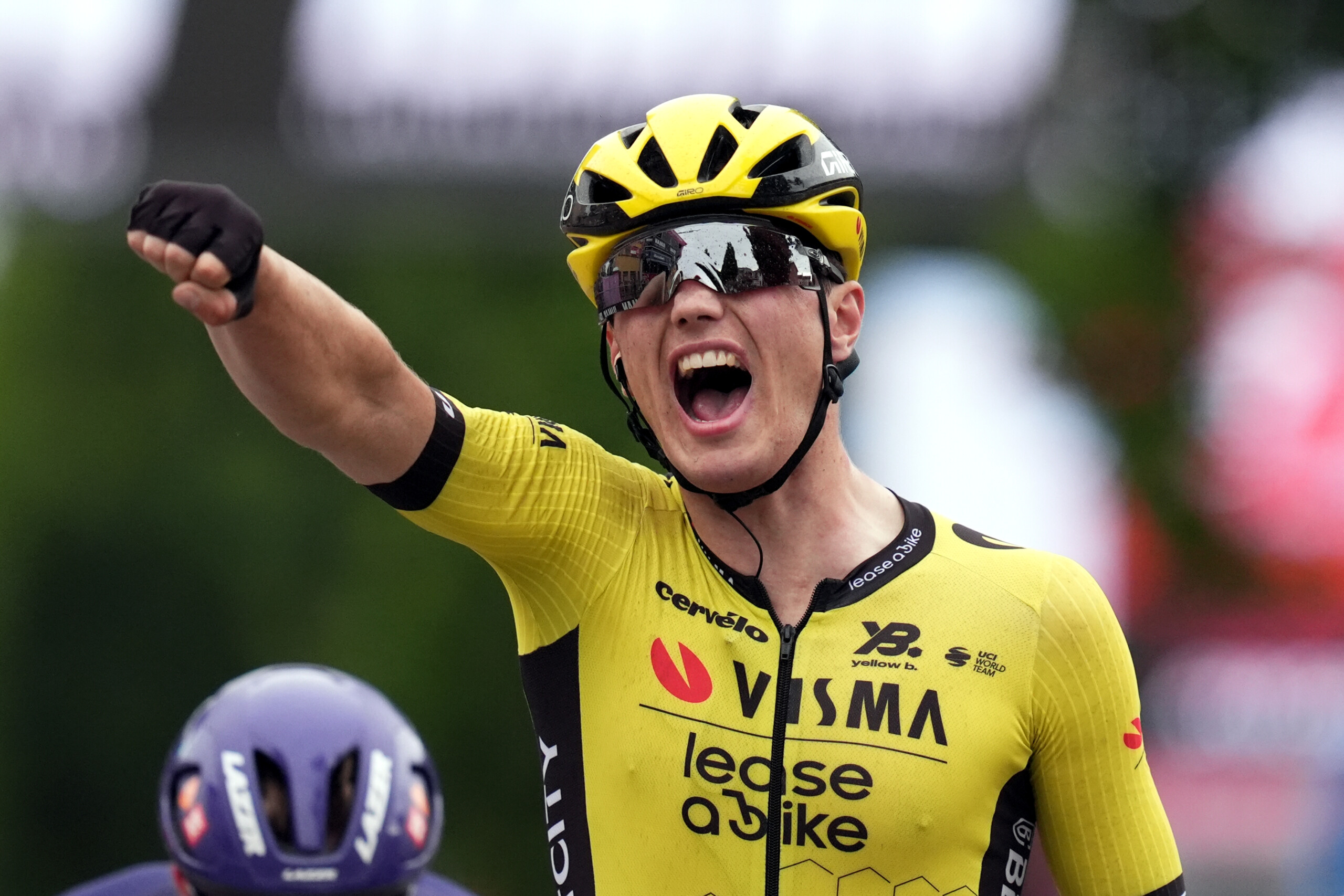 Giro d'Italia : Kooij remporte la 12e étape, Del Toro conserve le maillot rose 1 giro ditalia kooij remporte la 12e etape del toro conserve le maillot rose scaled