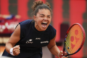 tennis roland garros paolini fait ses debuts contre la chinoise yuan