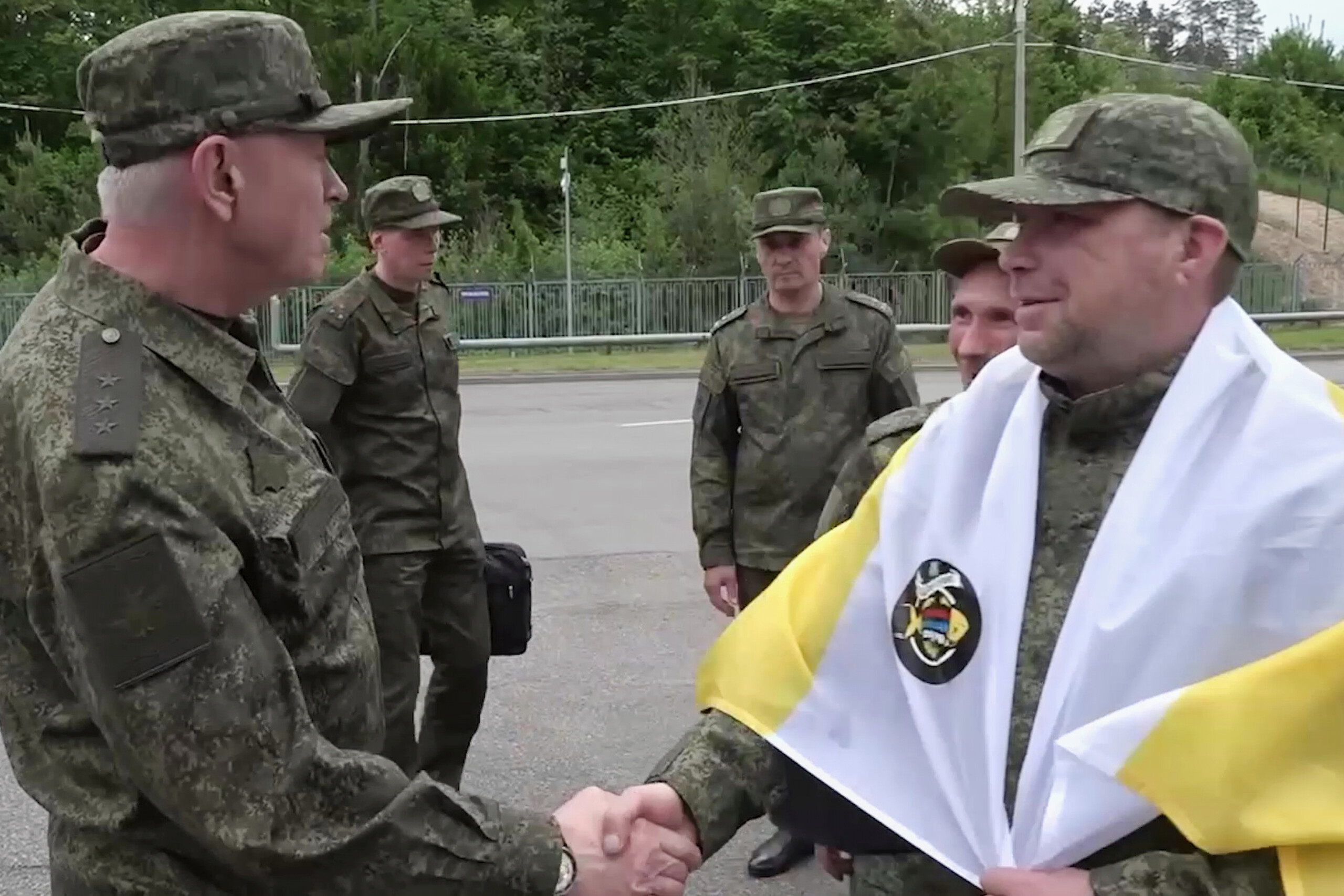 ukraine moscou echange de prisonniers avec kiev termine 1 000 contre 1 000 scaled