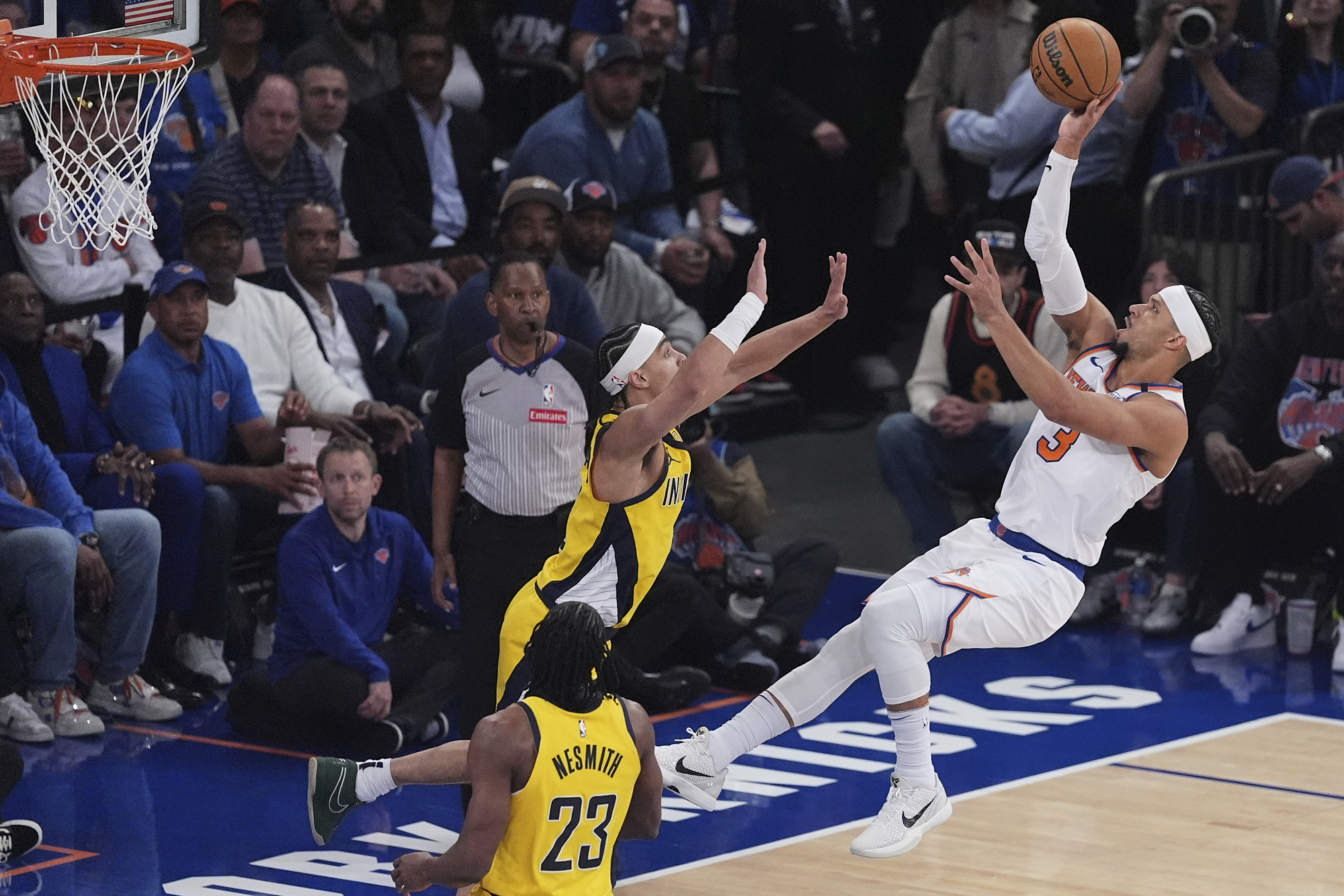 basket playoffs nba new york remonte apres avoir ete mene de 20 points et relance la serie contre indiana