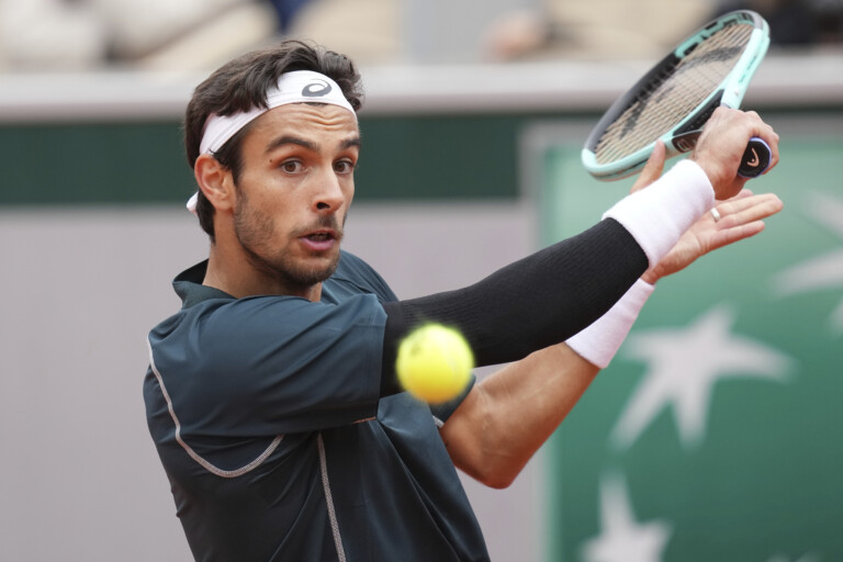 roland garros musetti bat galan en trois sets et accede au troisieme tour