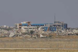 moyen orient al jazeera le bilan du raid sur un site humanitaire a gaza seleve a 40 morts