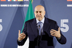 moyen orient crosetto raids injustifies netanyahu doit sarreter