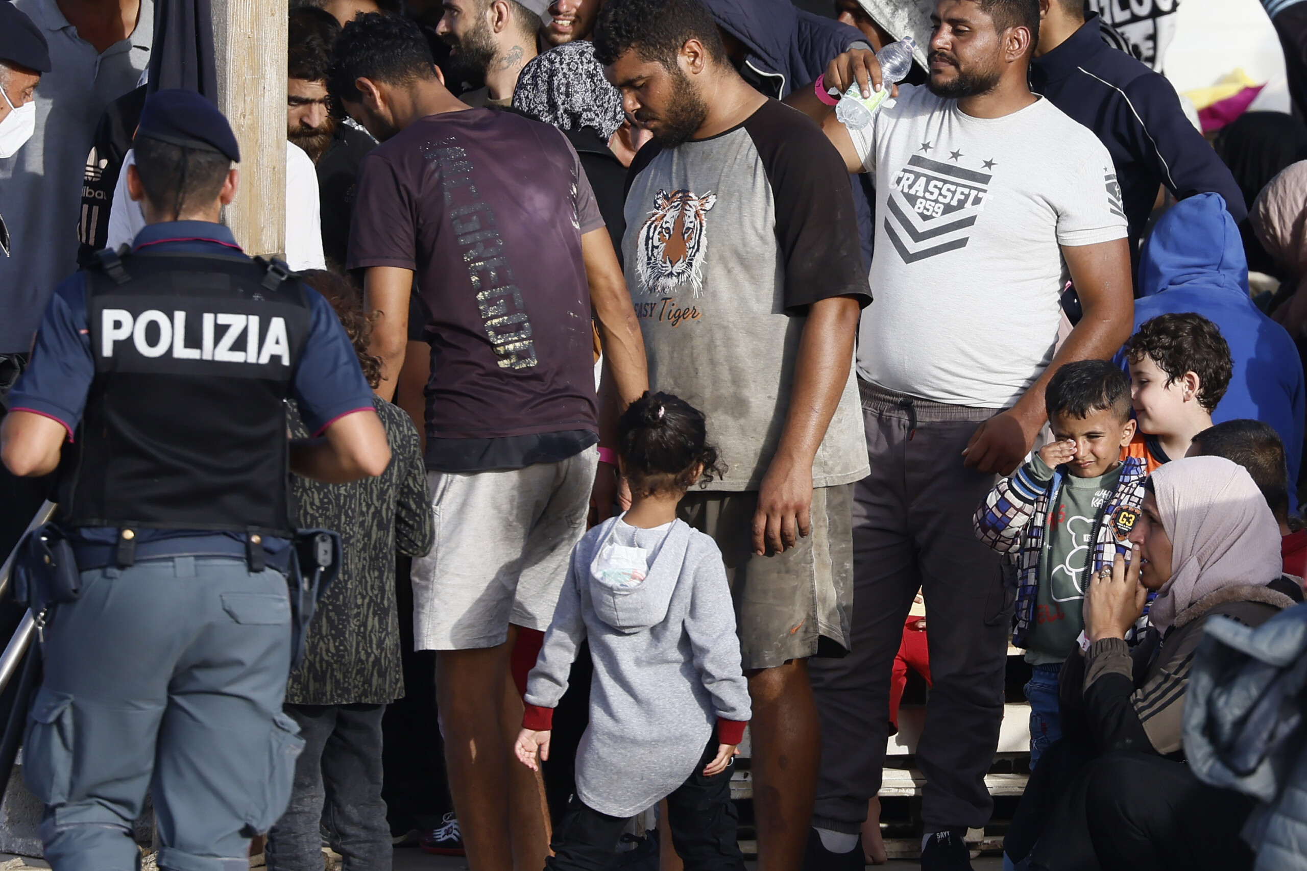 migrants cour de lue accompagner son enfant nest pas un delit daide a lentree illegale scaled