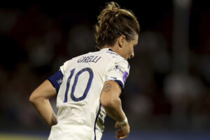 ligue des nations feminine litalie bat le pays de galles 4 1 et reste en ligue a