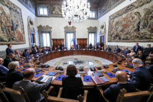 projet de loi sur la concurrence aujourdhui au conseil des ministres mesures sur les bornes electriques et les societes de professionnels