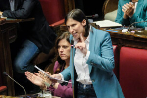 decret securite schlein meloni sans reponse sur leconomie reprime la contestation