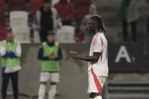 equipe nationale kean egalement indisponible lattaquant de la fiorentina quitte le stage de lequipe italienne