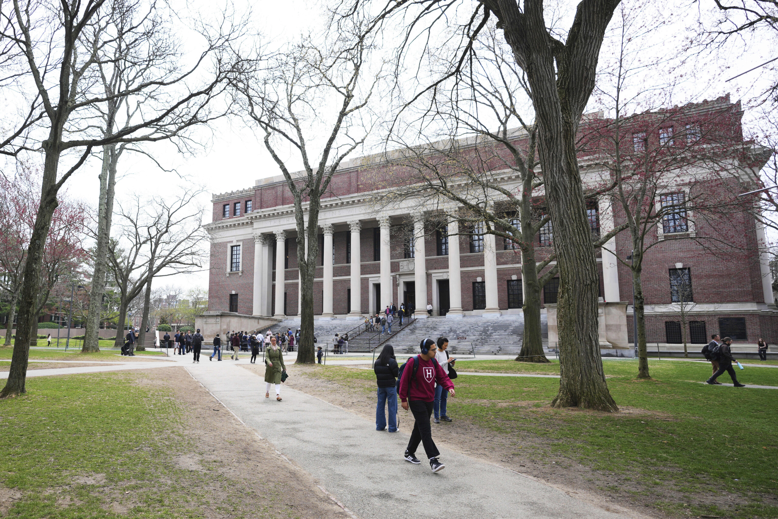 etats unis trump interdit les visas pour les etudiants etrangers a harvard scaled