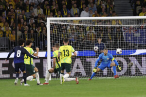 football qualifications pour la coupe du monde laustralie bat le japon et voit la qualification