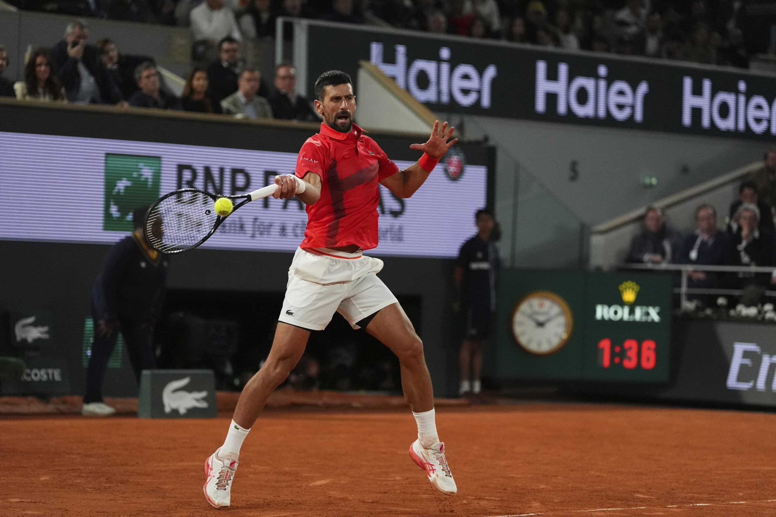 roland garros djokovic bat zverev et rejoint sinner en demi finale scaled