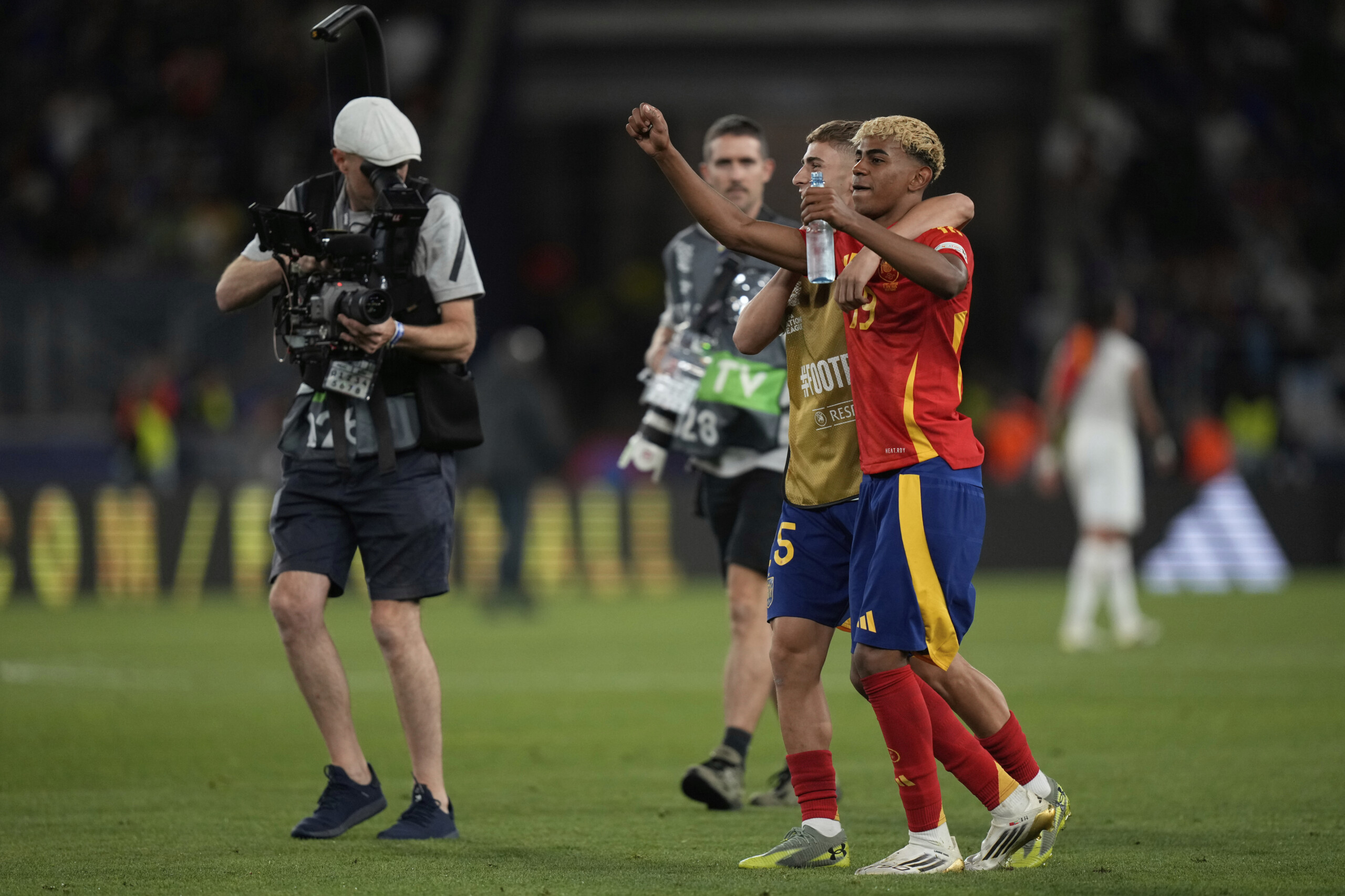 football ligue des nations lespagne bat la france 5 4 et se qualifie pour la finale scaled