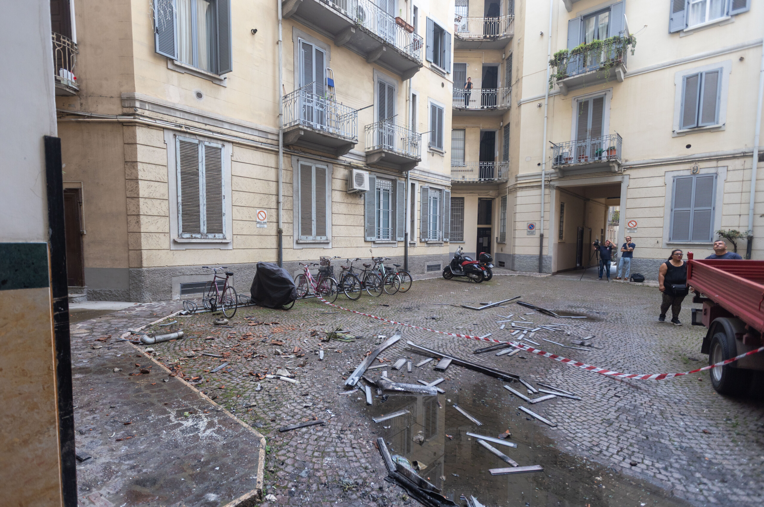 incendie a milan un homme de 45 ans arrete jetais en colere jai jete ma cigarette sur le tapis scaled