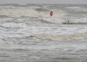 mexique la tempete tropicale barbara se forme au large de la cote sud ouest