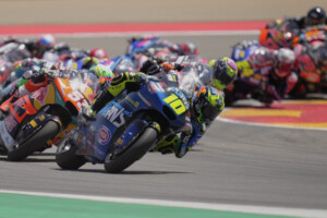 motogp grand prix daragon oncu simpose au sprint devant moreira en moto2