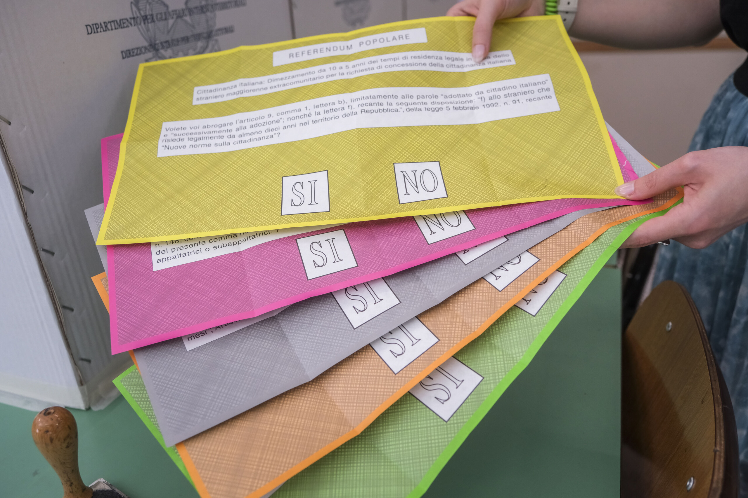 referendum a midi taux de participation de 74 scaled