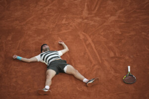 roland garros alcaraz triomphe en remontee sinner cede au super tie break