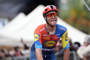 cyclisme criterium du dauphine milan remporte la 2e etape et prend la tete du general