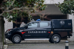 saronno un homme age retrouve mort chez lui des traces de violence sur le corps