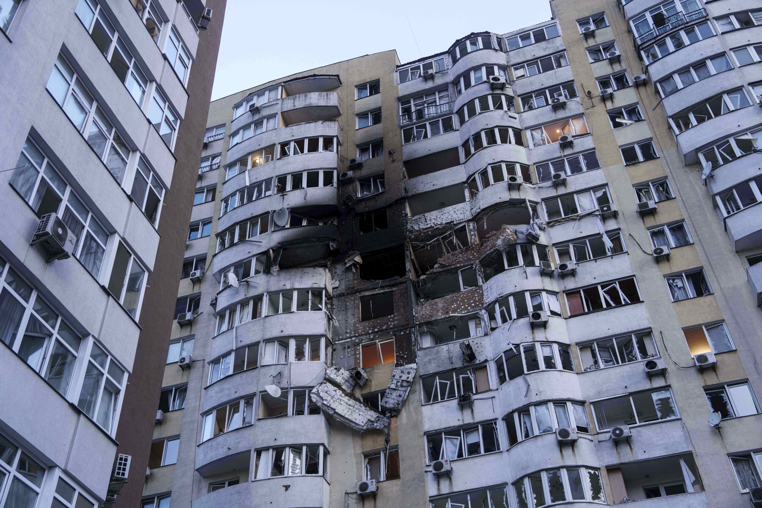 ukraine raids russes dans la nuit sur kiev et odessa un mort et huit blesses scaled