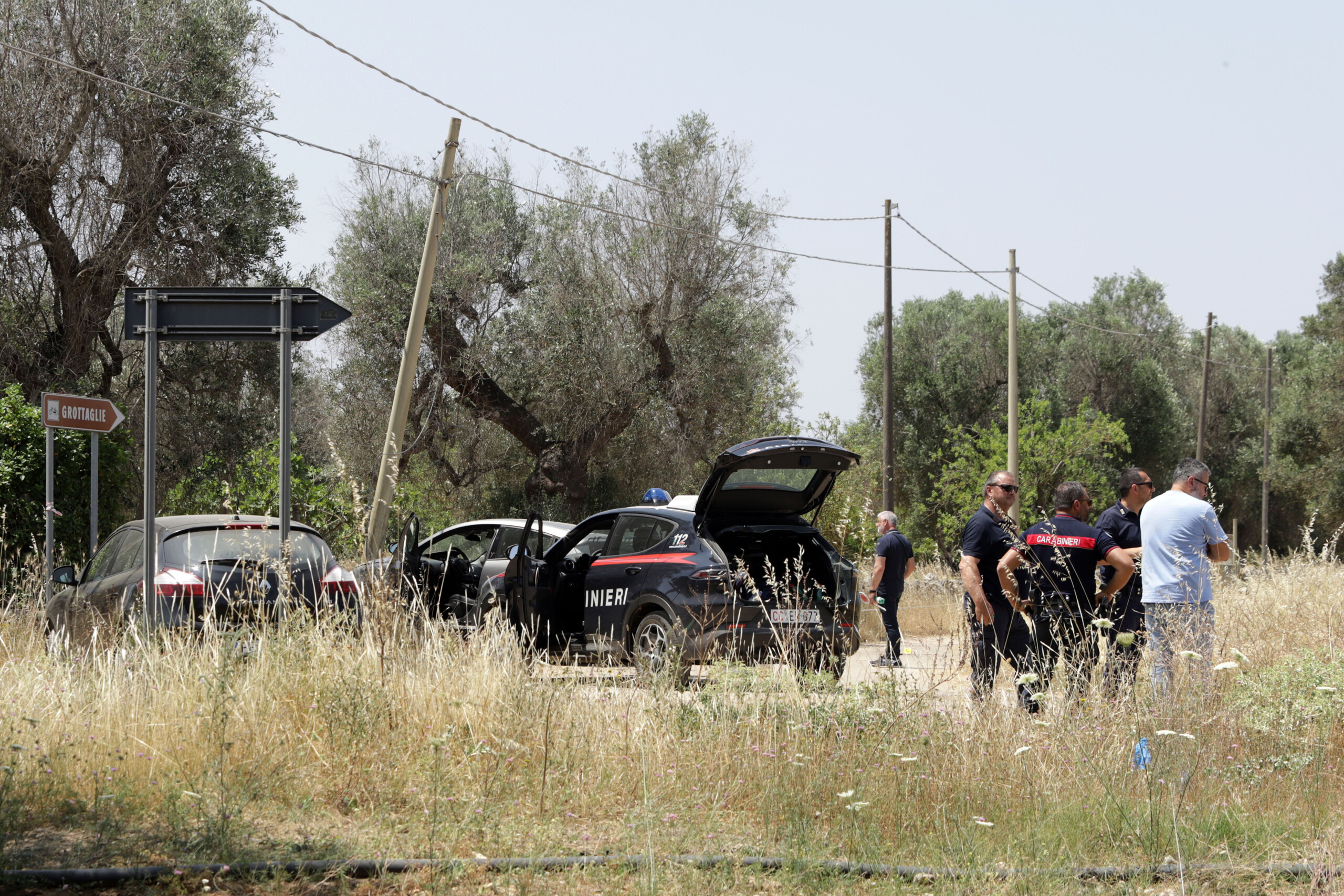 brindisi funerailles dun carabinier tue le cercueil accueilli par de longs applaudissements scaled