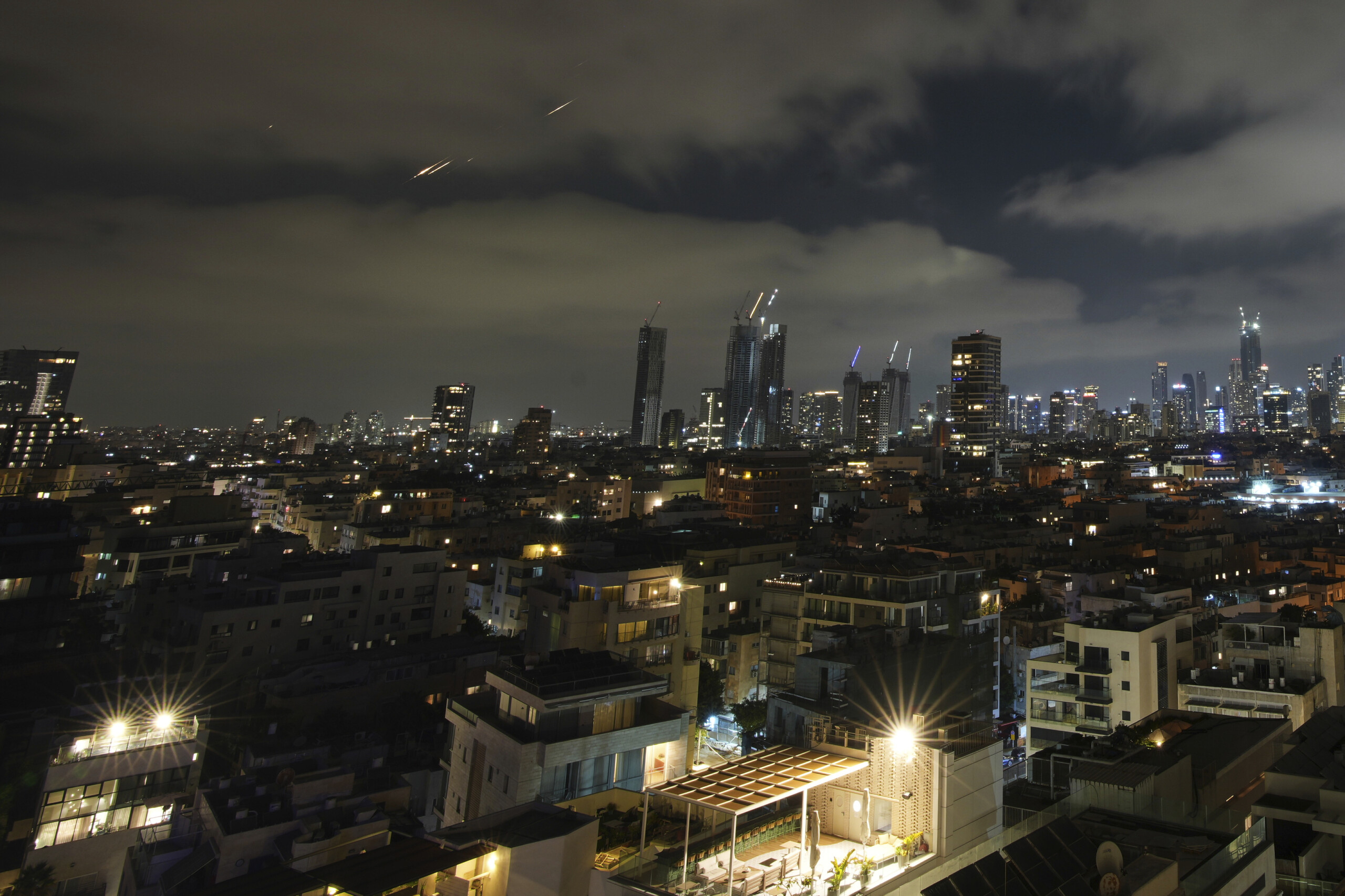 Iran, médias israéliens : 10 morts et plus de 200 blessés lors des raids à Téhéran 1 iran medias israeliens 10 morts et plus de 200 blesses lors des raids a teheran scaled