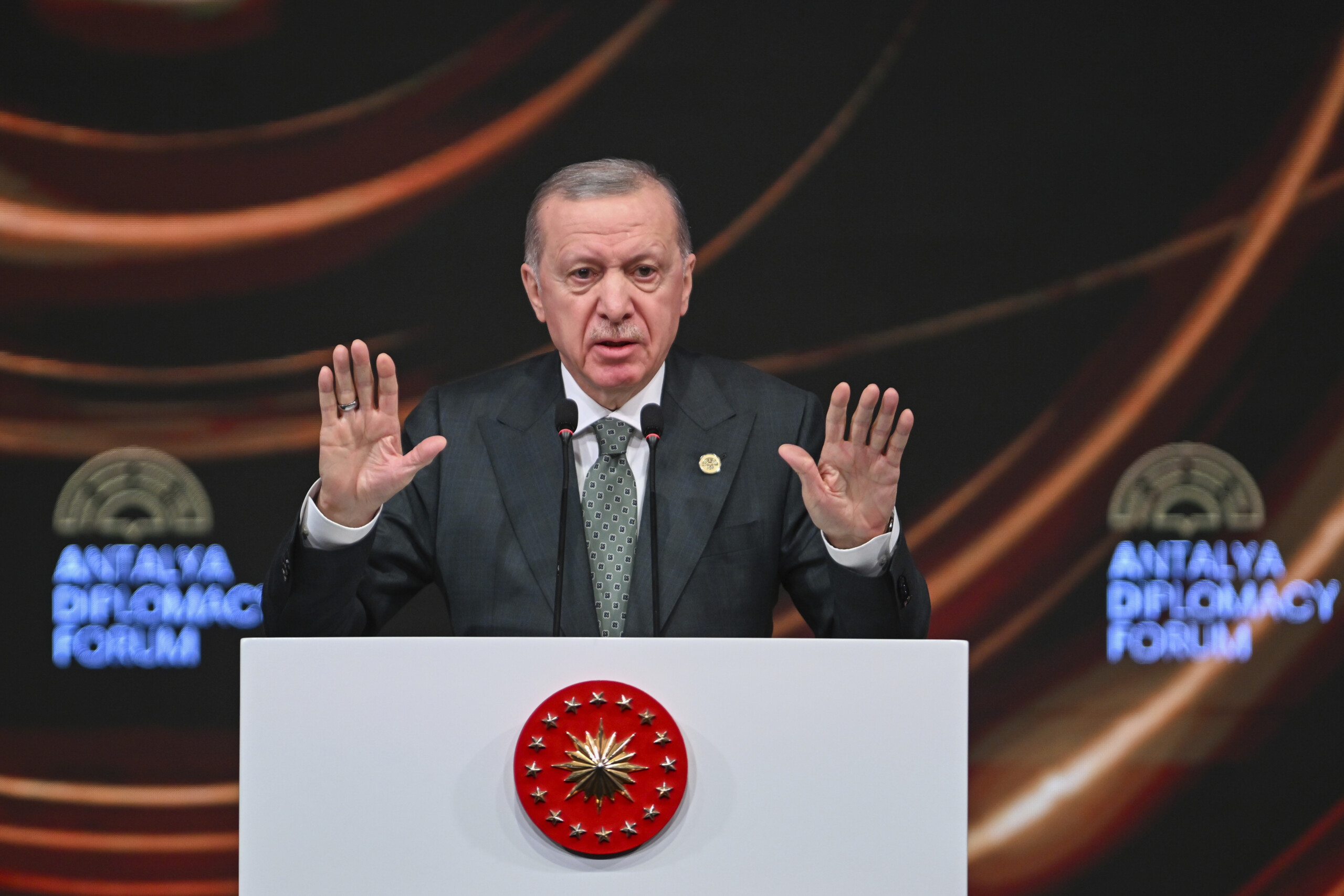 iran erdogan sentretient avec pezeshkian la turquie prete a faciliter la fin du conflit scaled