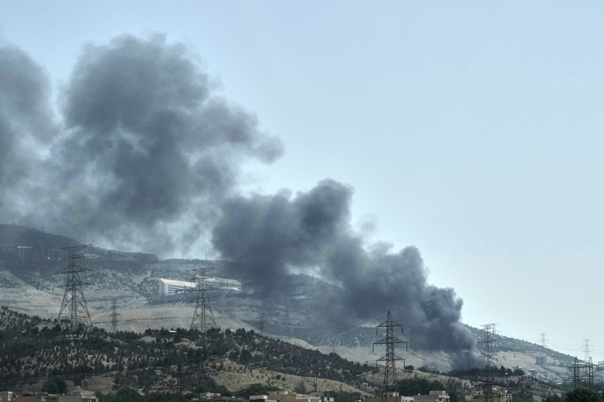 iran raid aerien israelien contre le siege de la television detat a teheran scaled