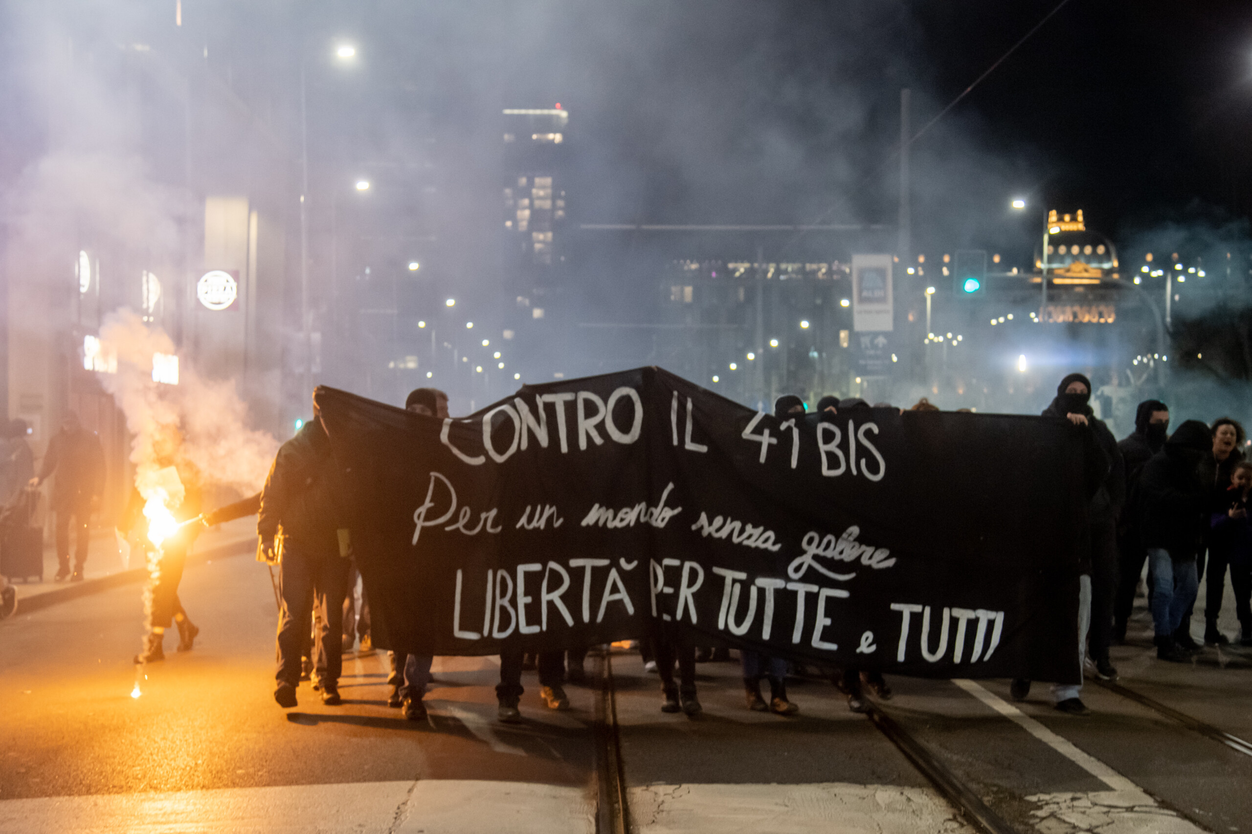 affaire cospito 10 condamnations pour une manifestation a milan des peines allant jusqua 4 ans et 7 mois scaled