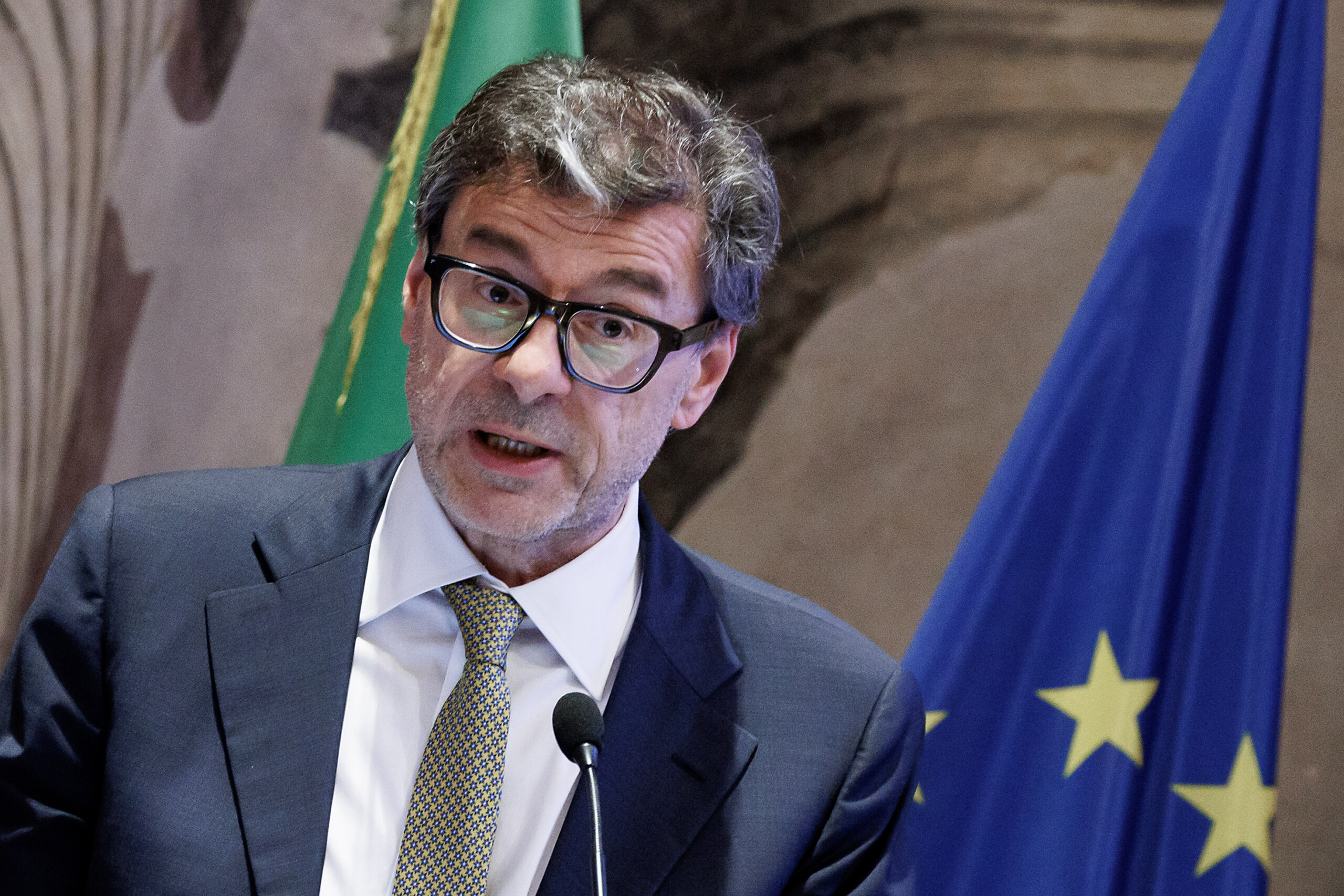 comptes publics giorgetti le vieillissement de la population menace la viabilite scaled