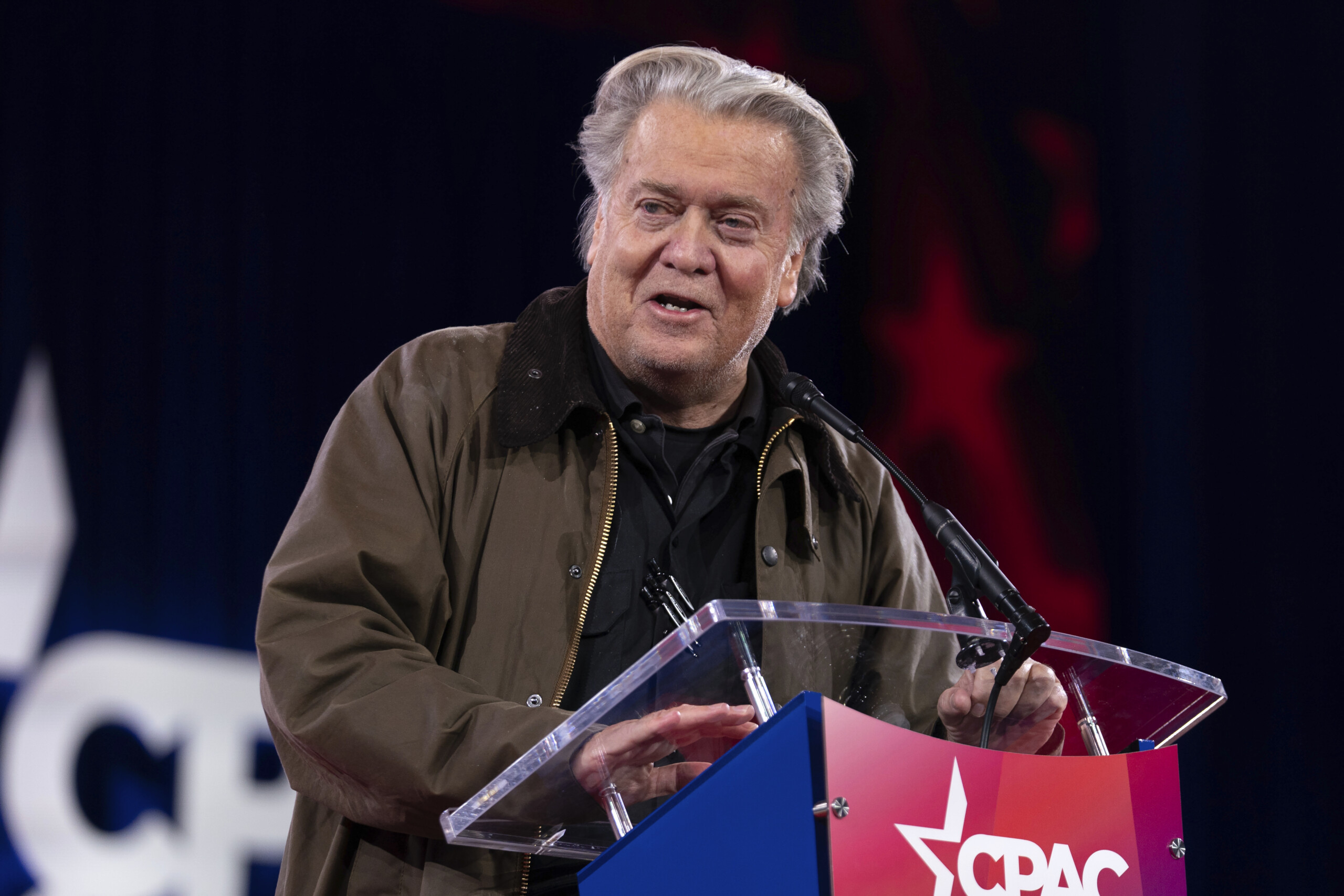 iran bannon trump a ete sage de prendre deux semaines de reflexion scaled