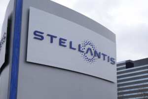 stellantis filosa annonce une nouvelle equipe de direction composee de trois italiens