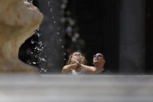 alerte canicule a rome ou les temperatures sont deux fois plus elevees que dans le reste de litalie