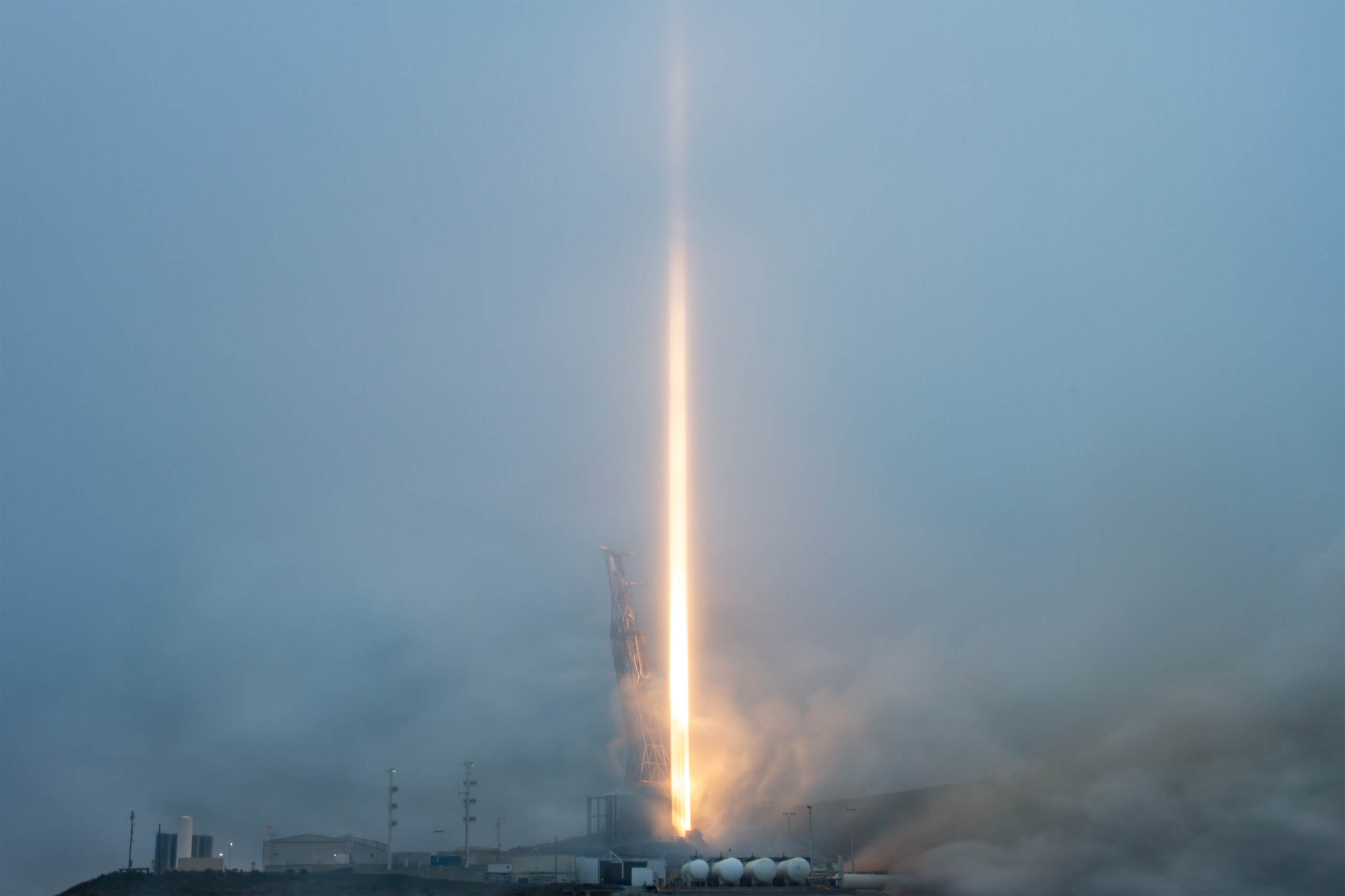 espace lancement de 7 nouveaux satellites de la constellation italienne iride scaled