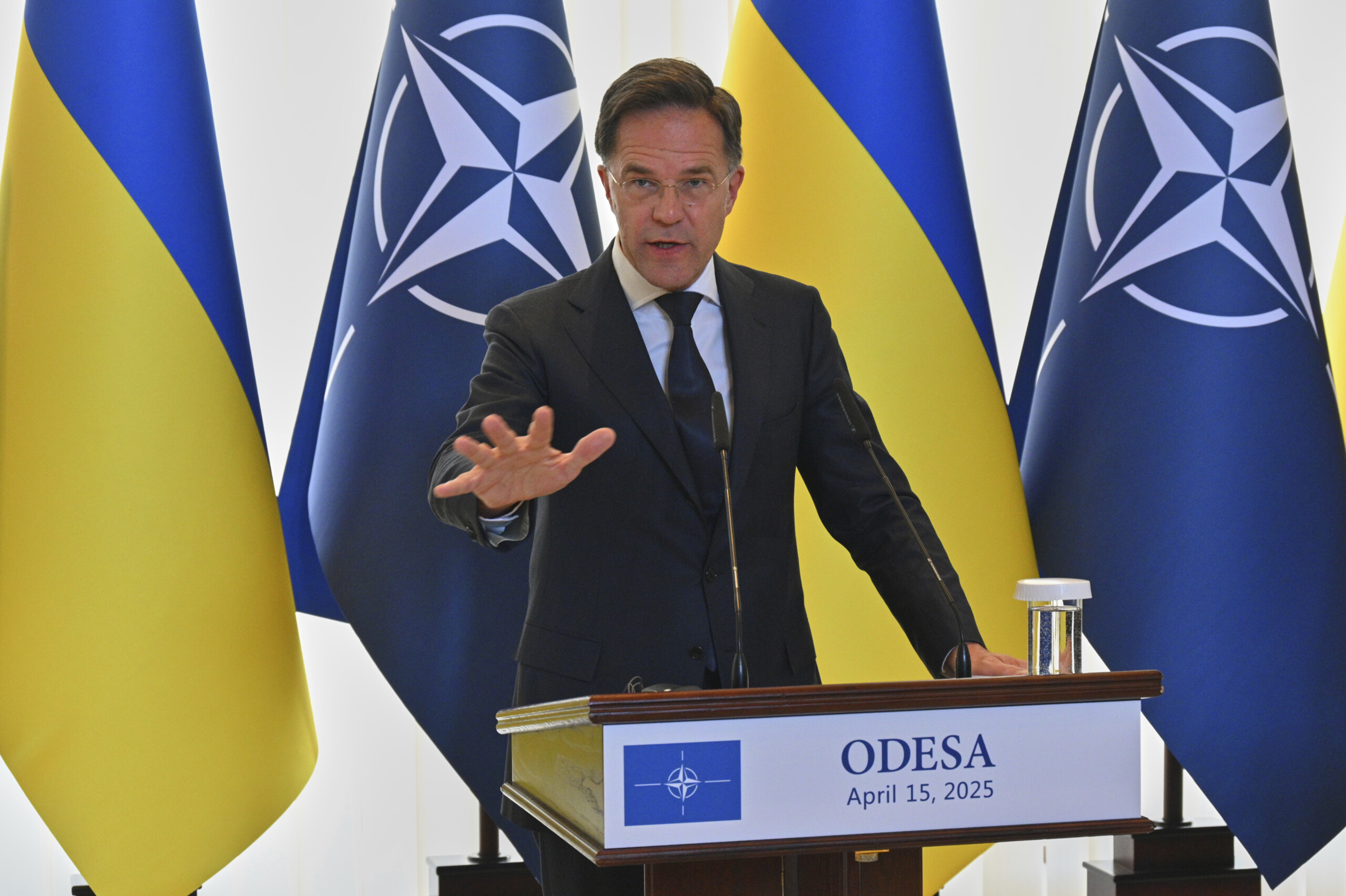 rutte accueille zelensky a la haye continuons a soutenir kiev scaled