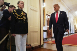 les etats unis envisagent des mesures incitatives pour que teheran revienne a la table des negociations
