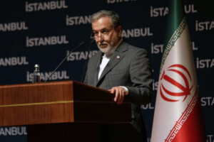 iran araghchi si trump souhaite un accord il ne doit pas insulter khamenei