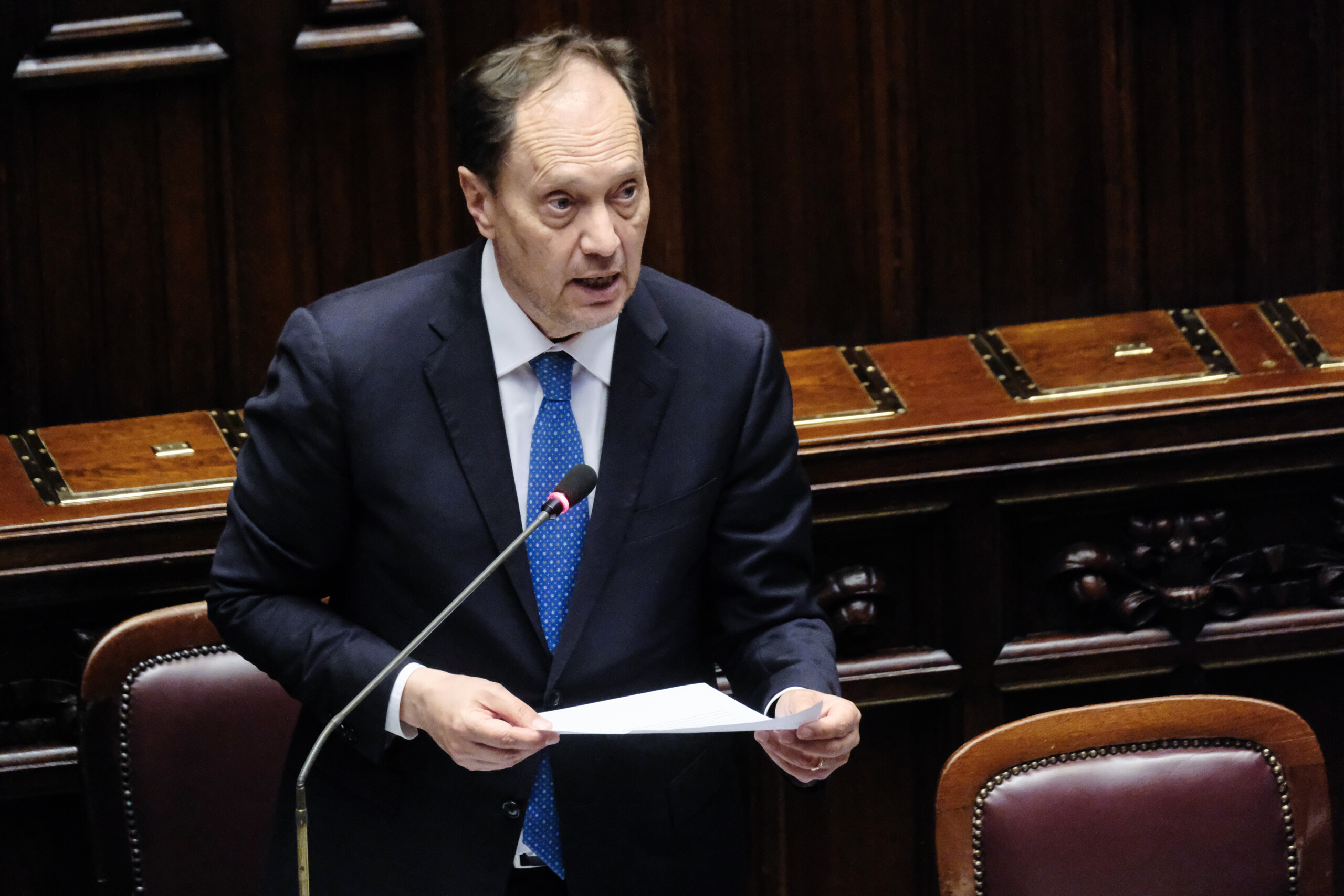 camera ciriani une semaine raccourcie ce ne sont que des hypotheses et ce nest pas pour travailler moins scaled