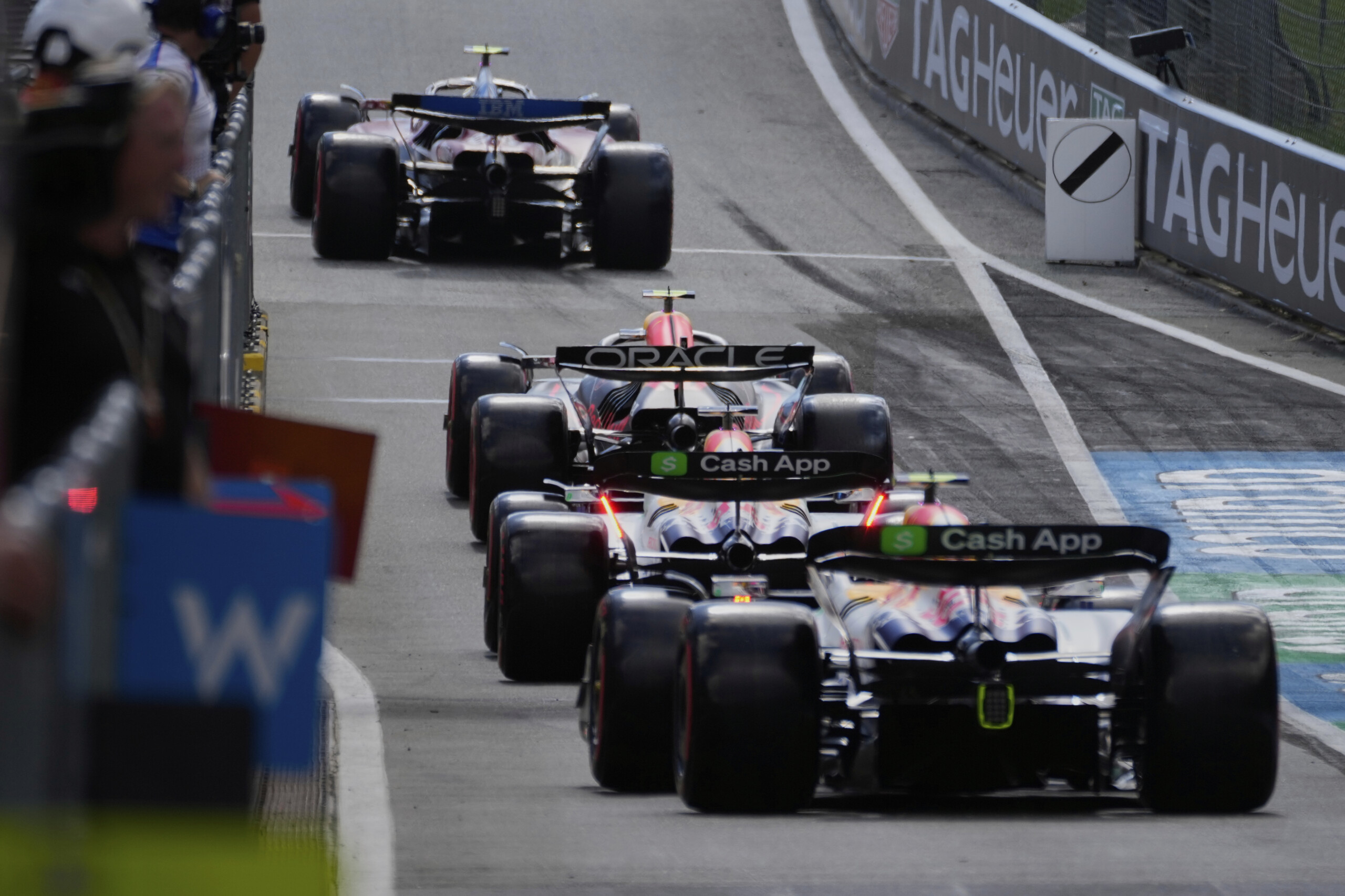 f1 accident sur le circuit du grand prix dautriche effondrement dune structure publicitaire scaled