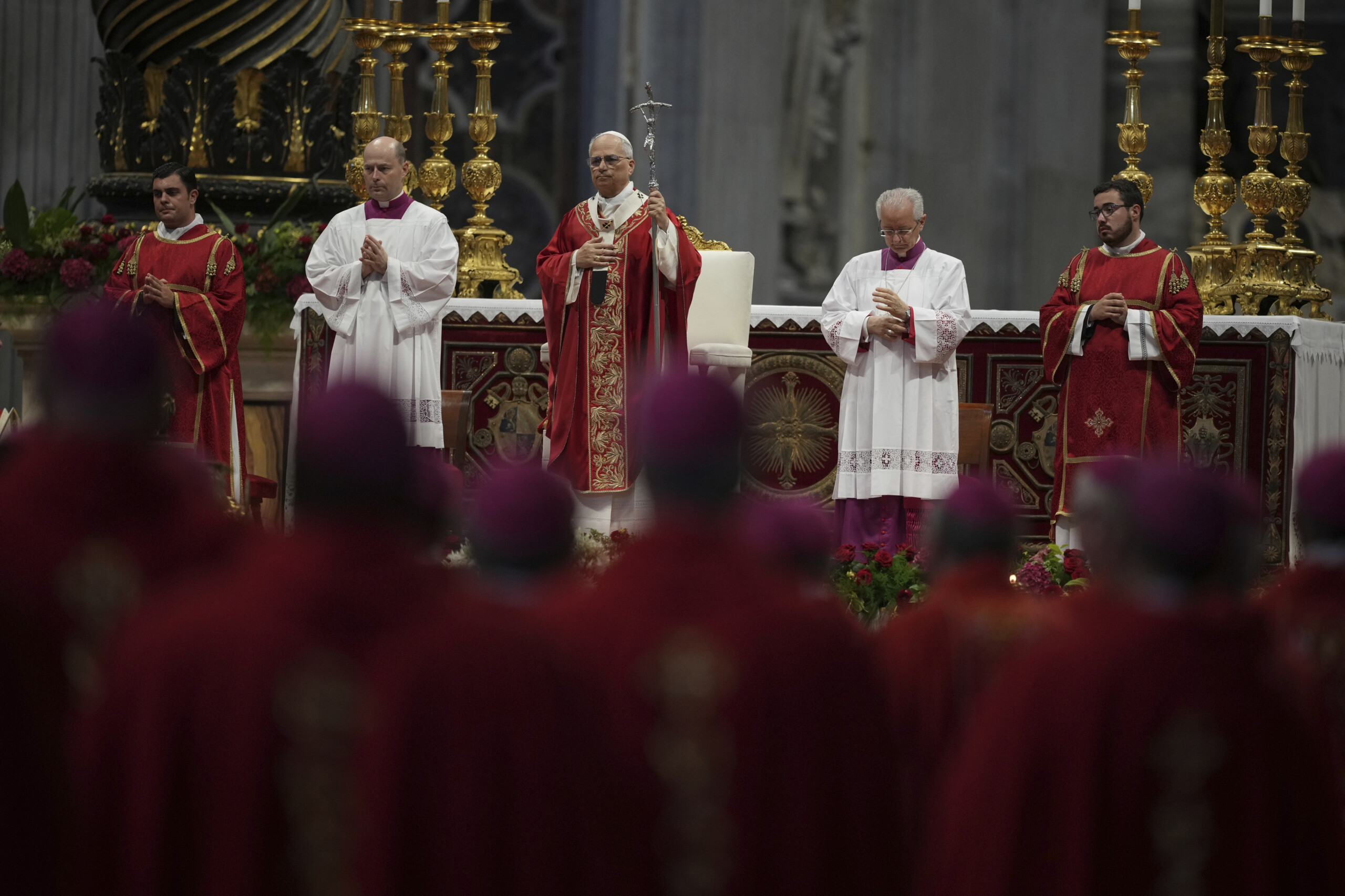 pape leon xiv le pallium aux archeveques metropolites exprime la communion avec leveque de rome scaled