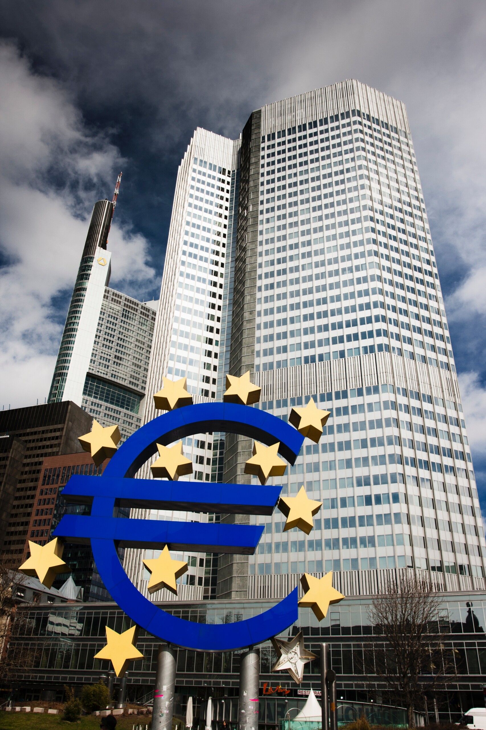 bce les decisions sur les taux tiendront compte des risques et de lincertitude scaled