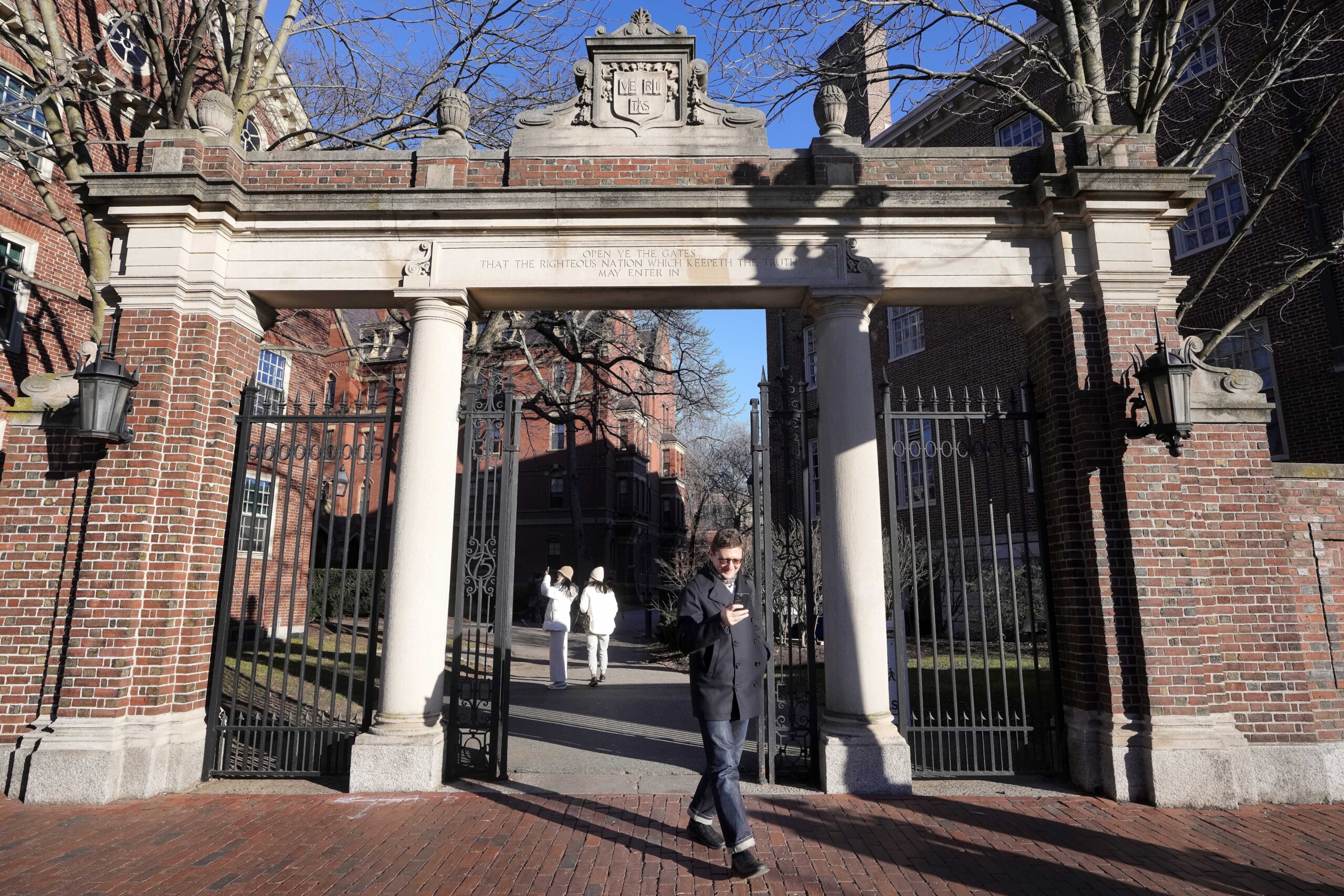 ladministration trump accuse harvard de violation des droits des etudiants juifs scaled
