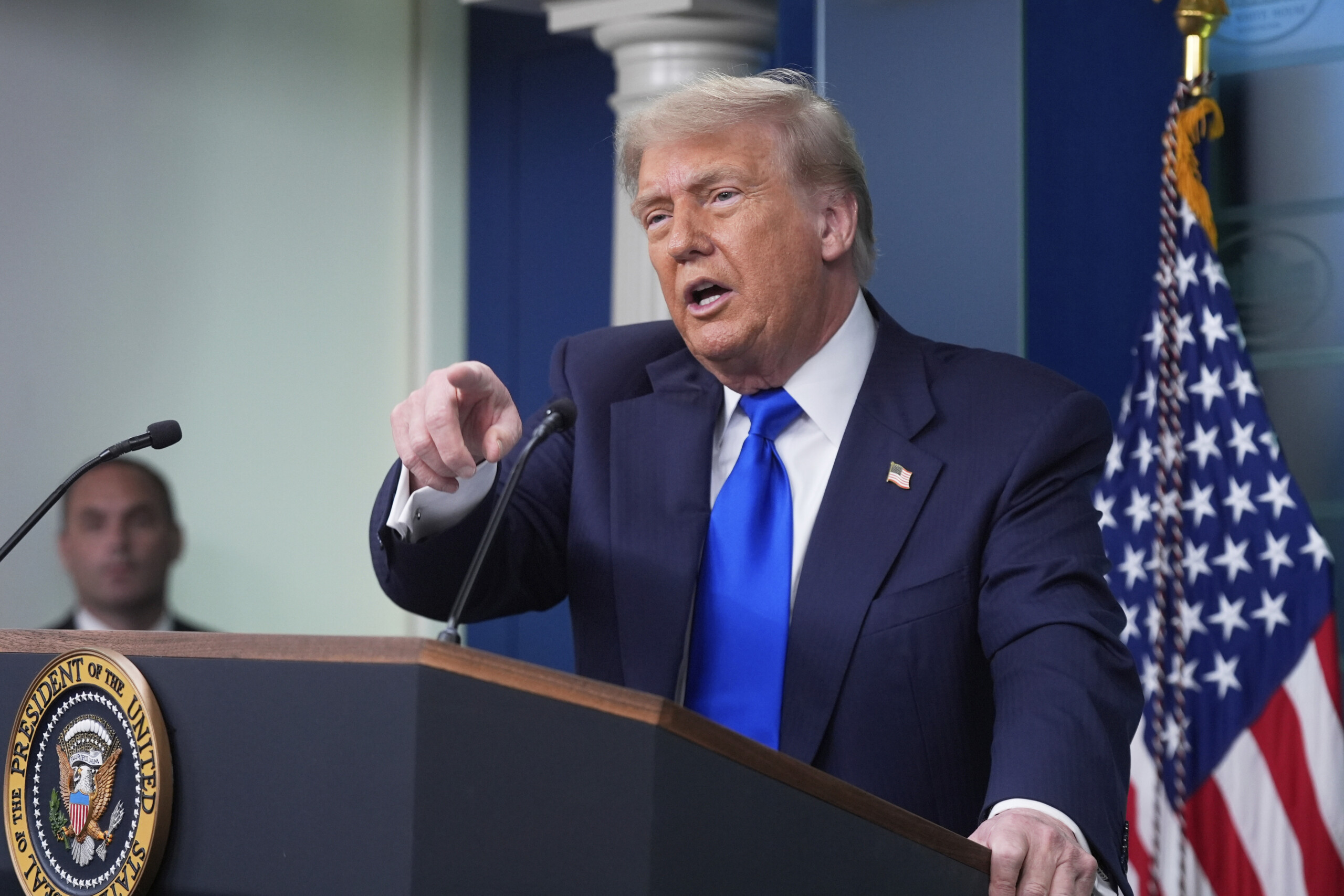 usa trump lance son parfum victory 45 47 scaled