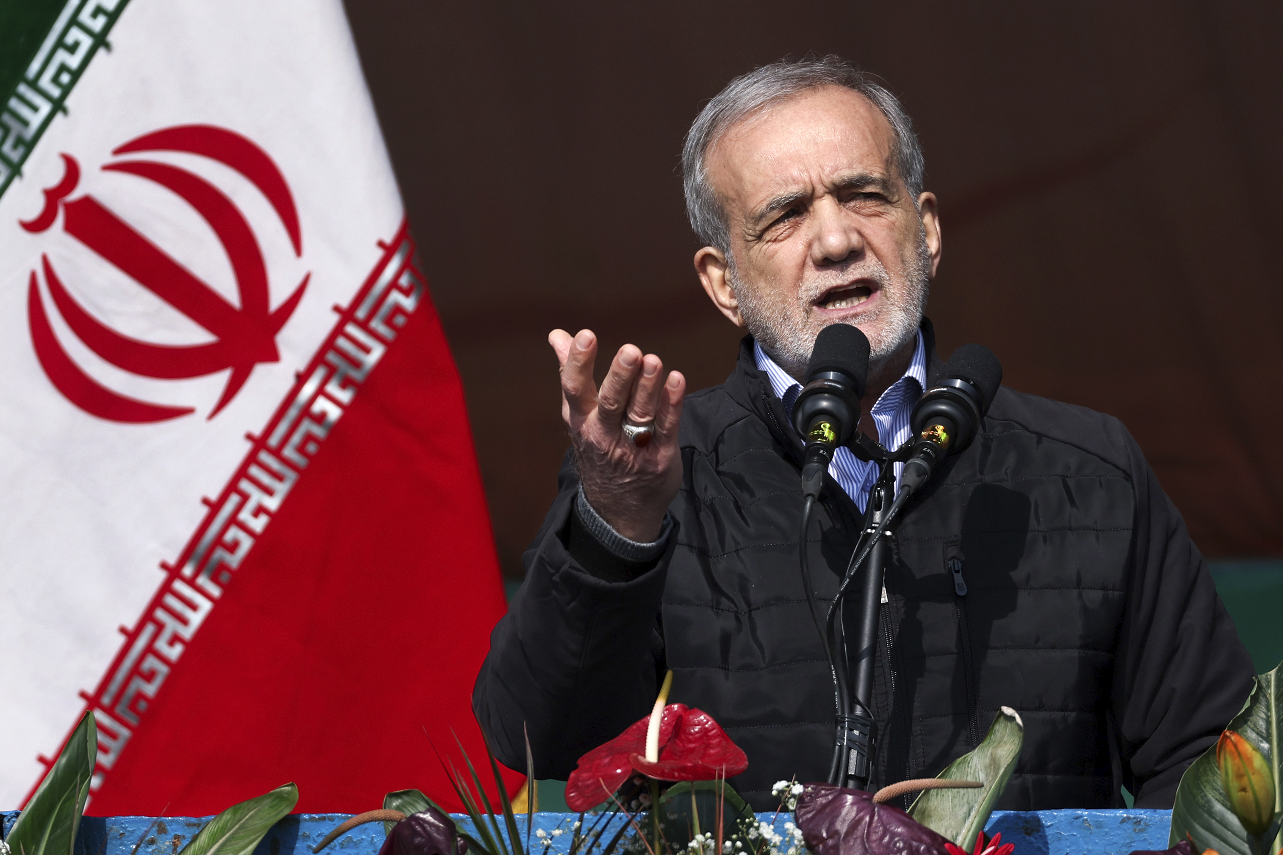 iran pezeshkian promulgue une loi suspendant la cooperation avec laiea